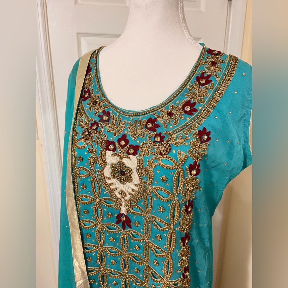 Kameez shulwar and dupatta